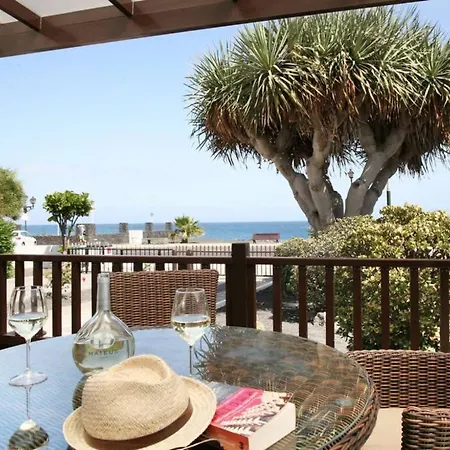 Oasis By The Ocean - Beautiful Fully Equipped 2 Bed Villa *